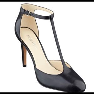 ❤️NINE WEST Halinan T Strap Pumps ~ 11